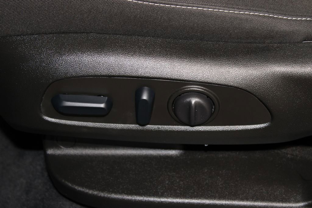 Used 2025 Chevrolet Blazer LT image 13