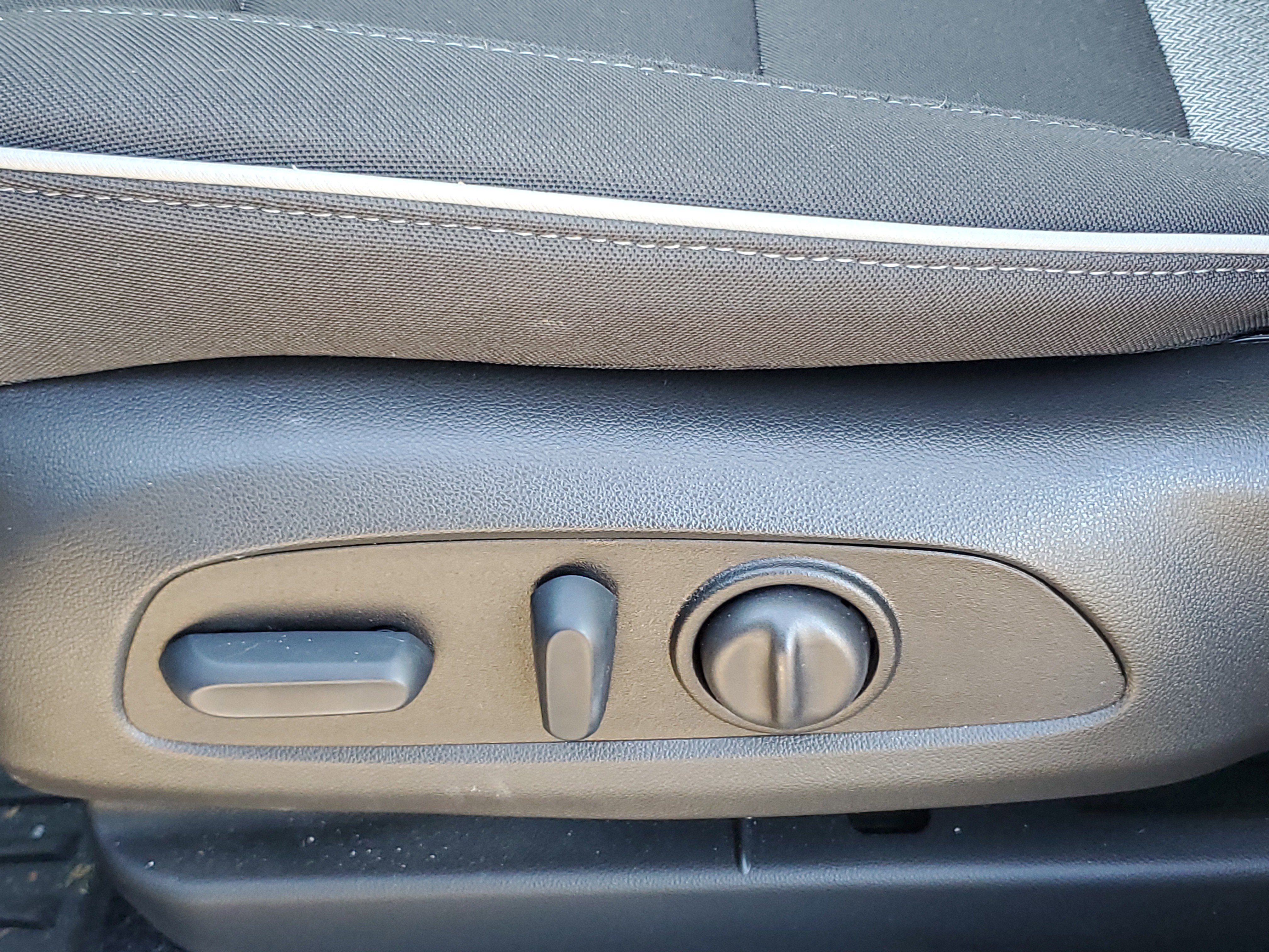 Used 2025 Chevrolet TrailBlazer LT w/ Convenience Package image 28