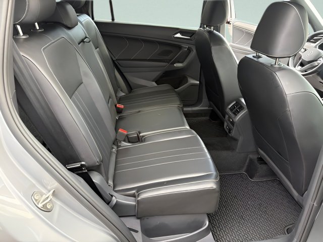 Certified 2024 Volkswagen Tiguan SE R-Line AWD/4WD image 26