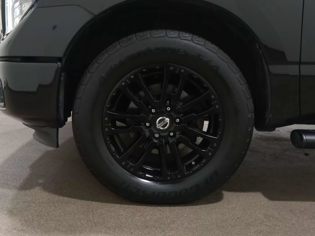 Used 2018 Nissan Titan SV w/ SV Convenience Package AWD/4WD image 11