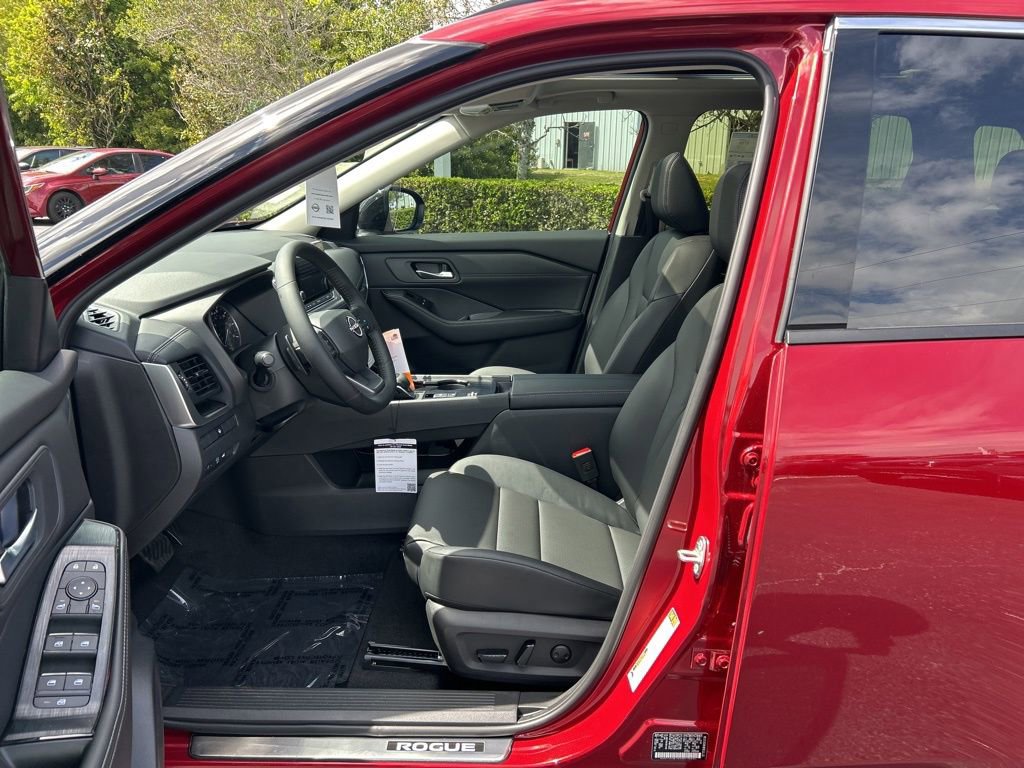 Used 2026 Nissan Rogue SV FWD image 16