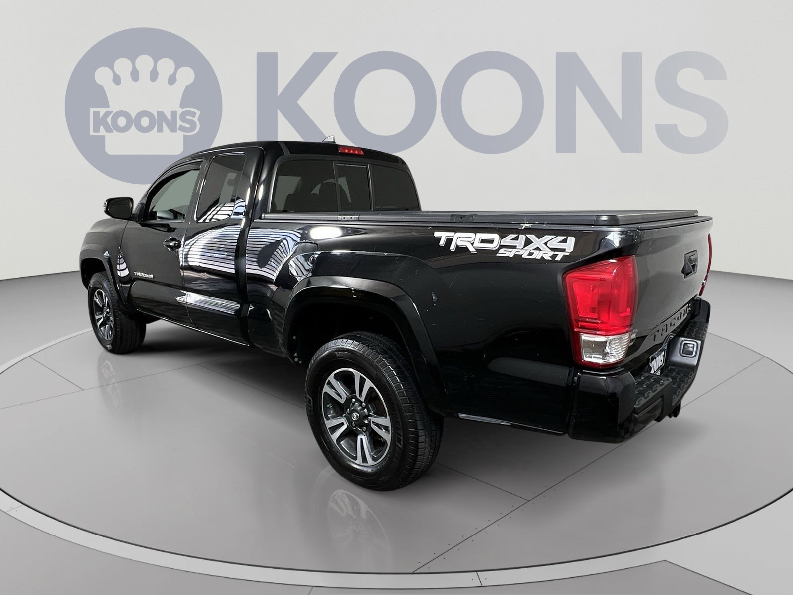 Used 2016 Toyota Tacoma TRD Sport w/ Towing Package AWD/4WD image 8