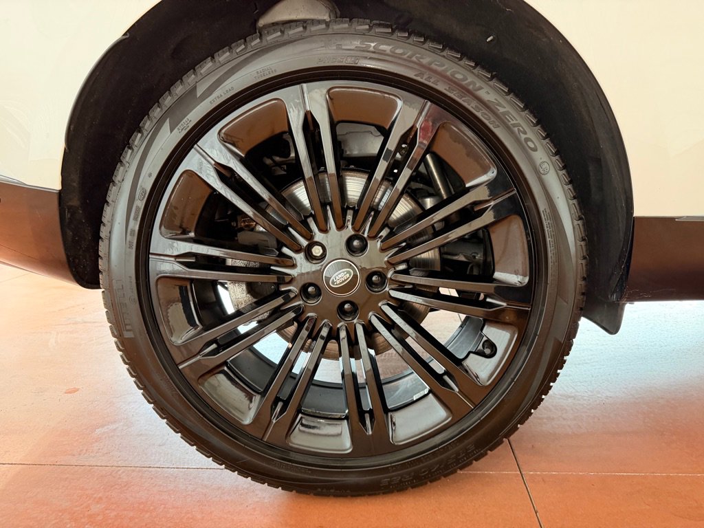 Used 2022 Land Rover Range Rover SE image 14