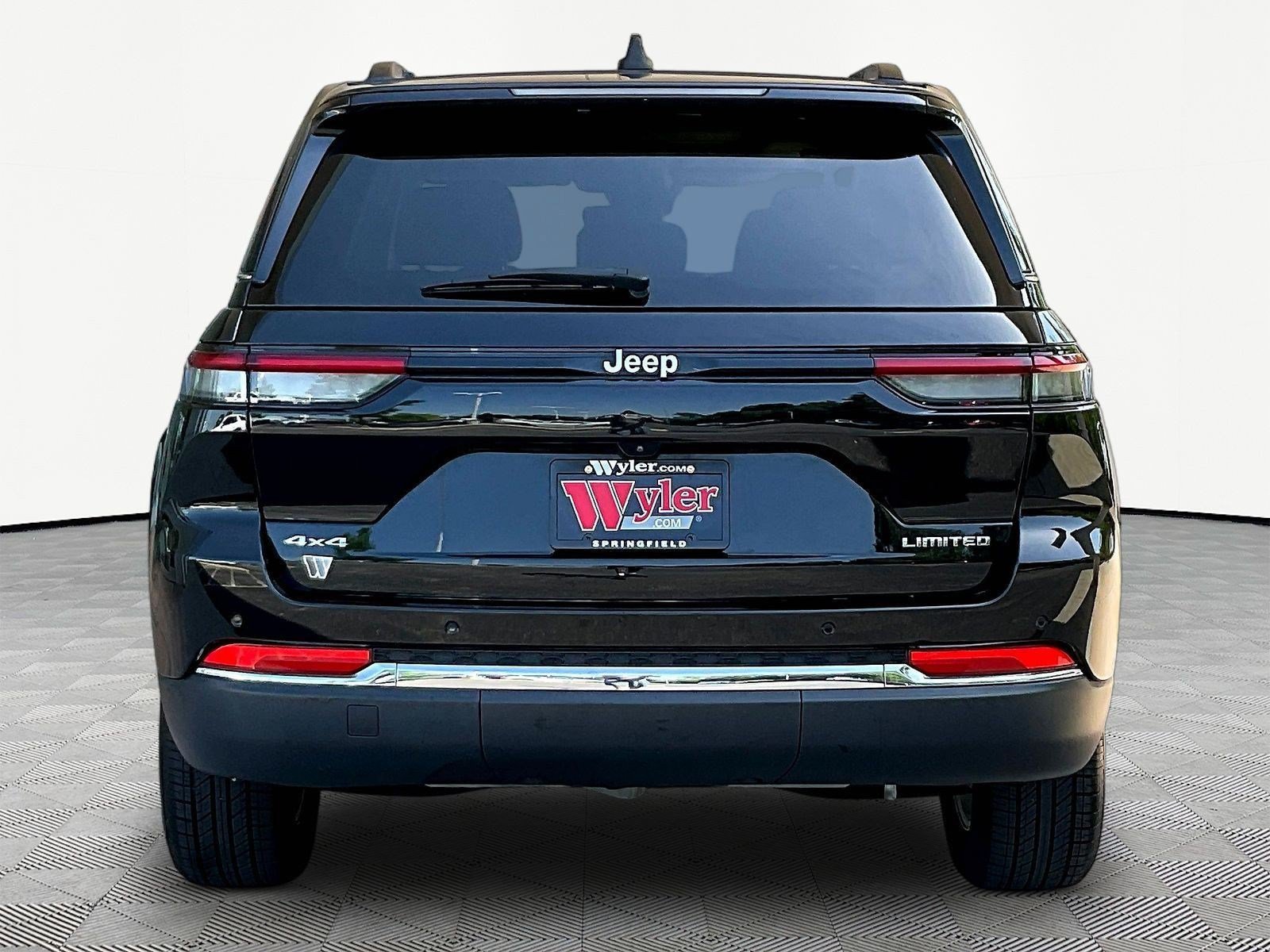 Used 2023 Jeep Grand Cherokee Limited AWD/4WD image 5