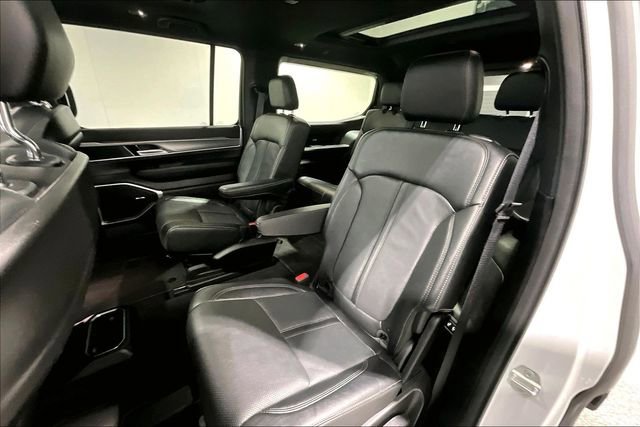 Used 2024 Jeep Wagoneer Series II AWD/4WD image 23