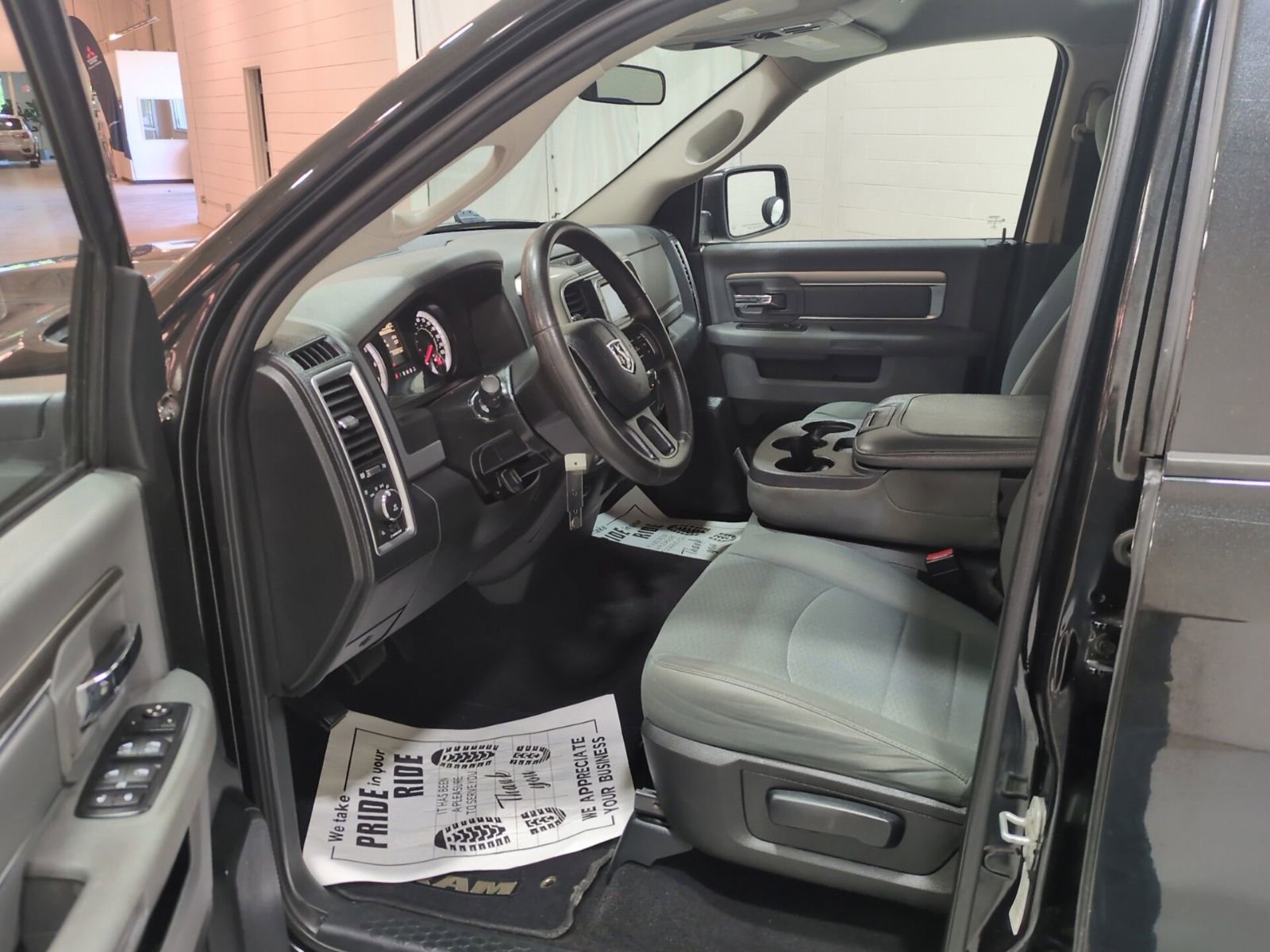 Used 2017 RAM 1500 Classic SLT AWD/4WD image 15