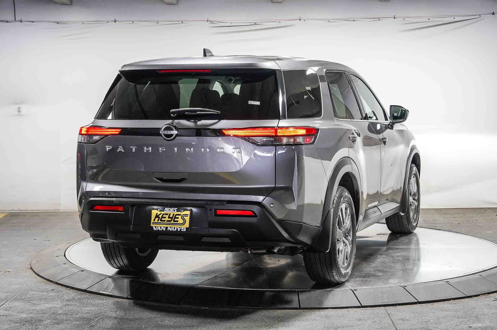 Used 2024 Nissan Pathfinder S FWD image 4