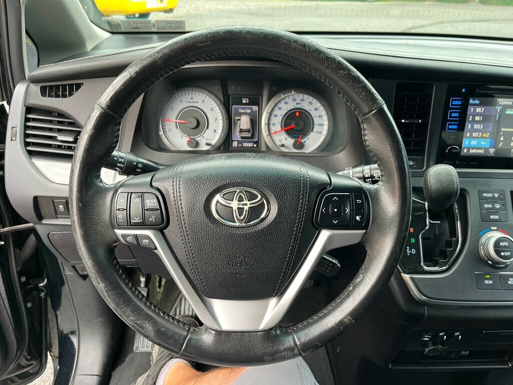 Used 2016 Toyota Sienna SE Premium FWD image 34