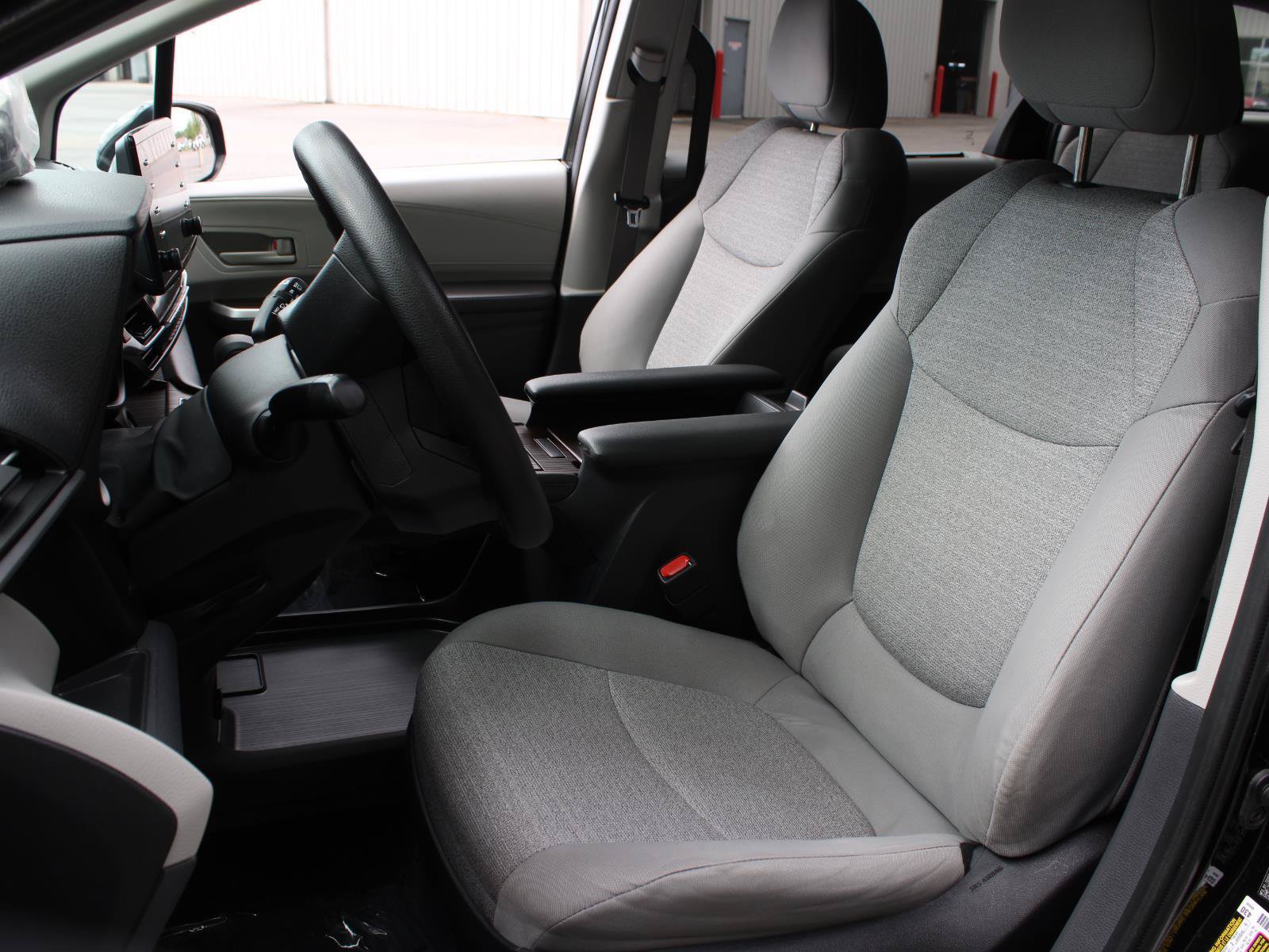 Used 2022 Toyota Sienna LE AWD/4WD image 16