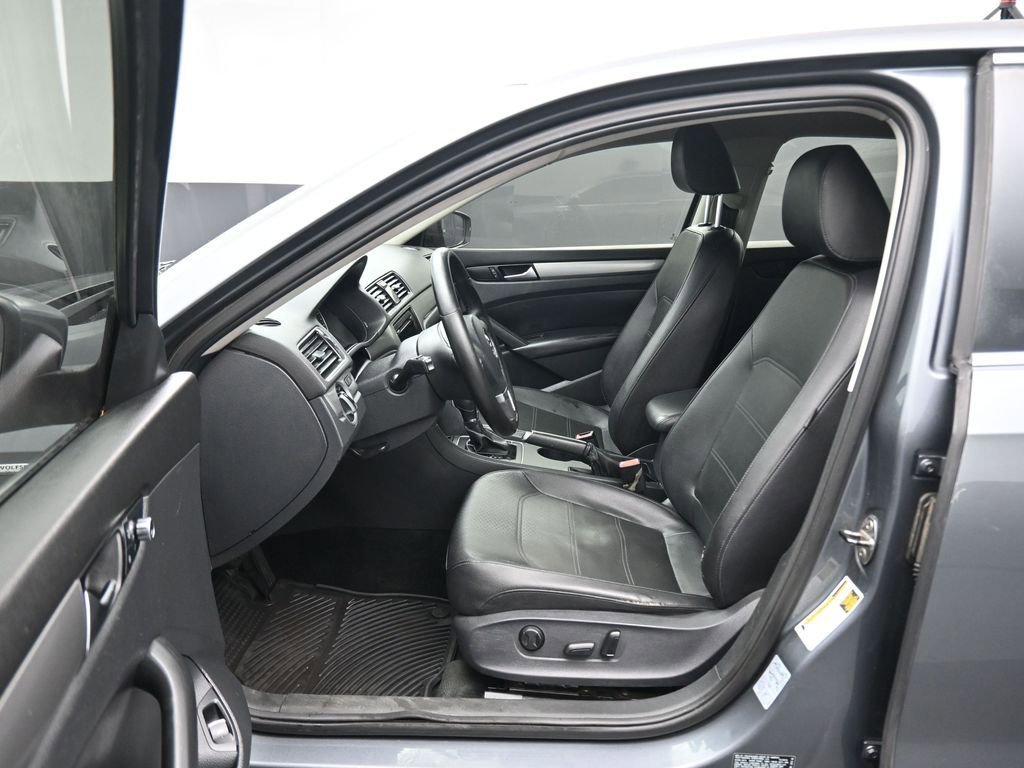 Used 2014 Volkswagen Passat 1.8T Wolfsburg Edition image 12