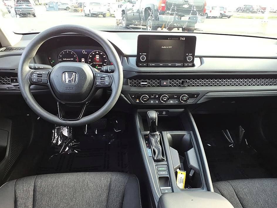 Used 2025 Honda Accord SE image 17