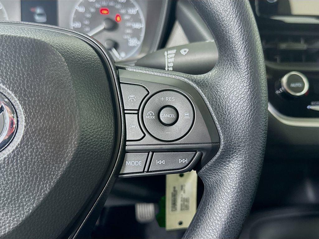 Used 2025 Toyota Corolla LE image 23