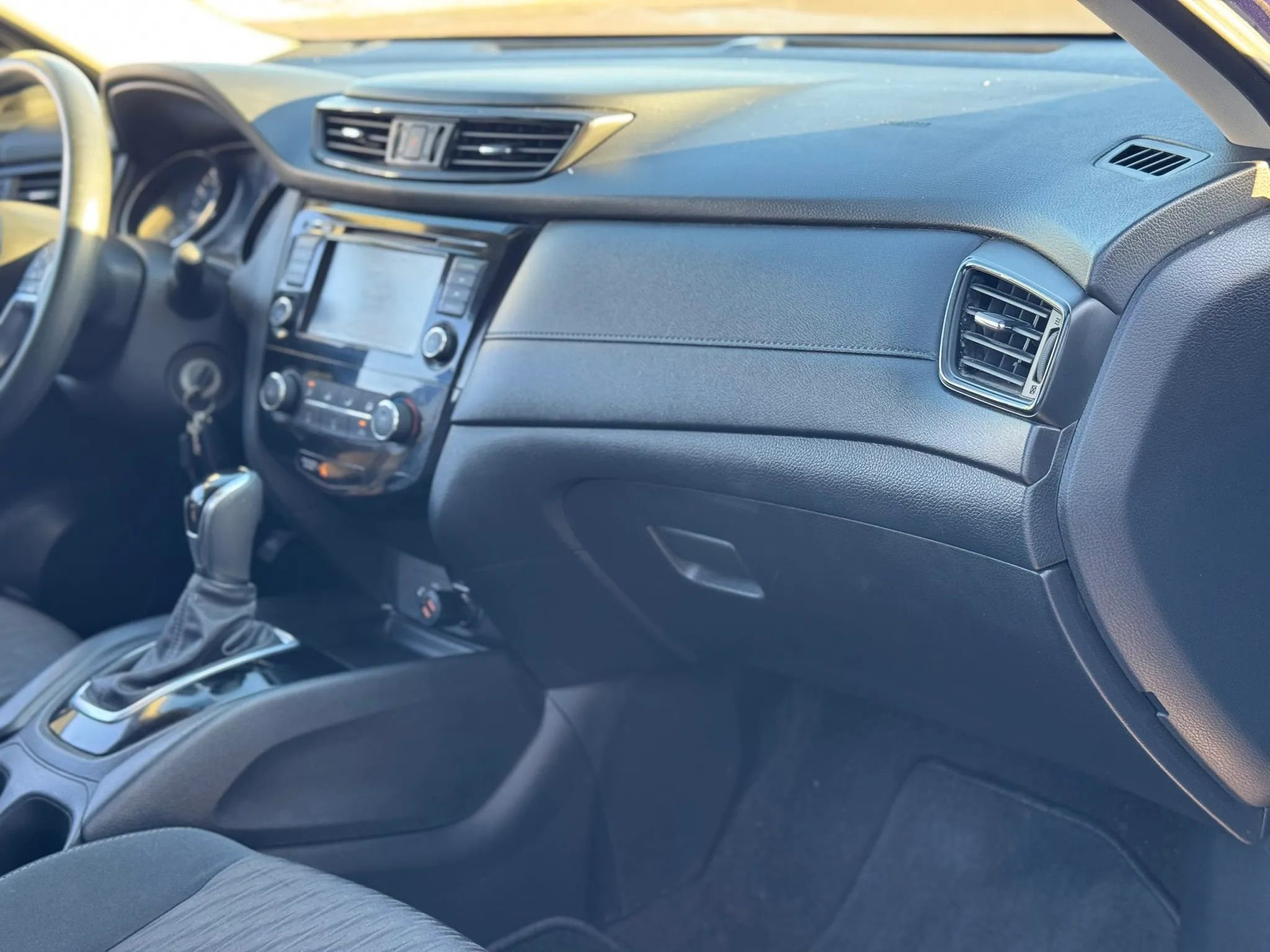 Used 2018 Nissan Rogue S image 33