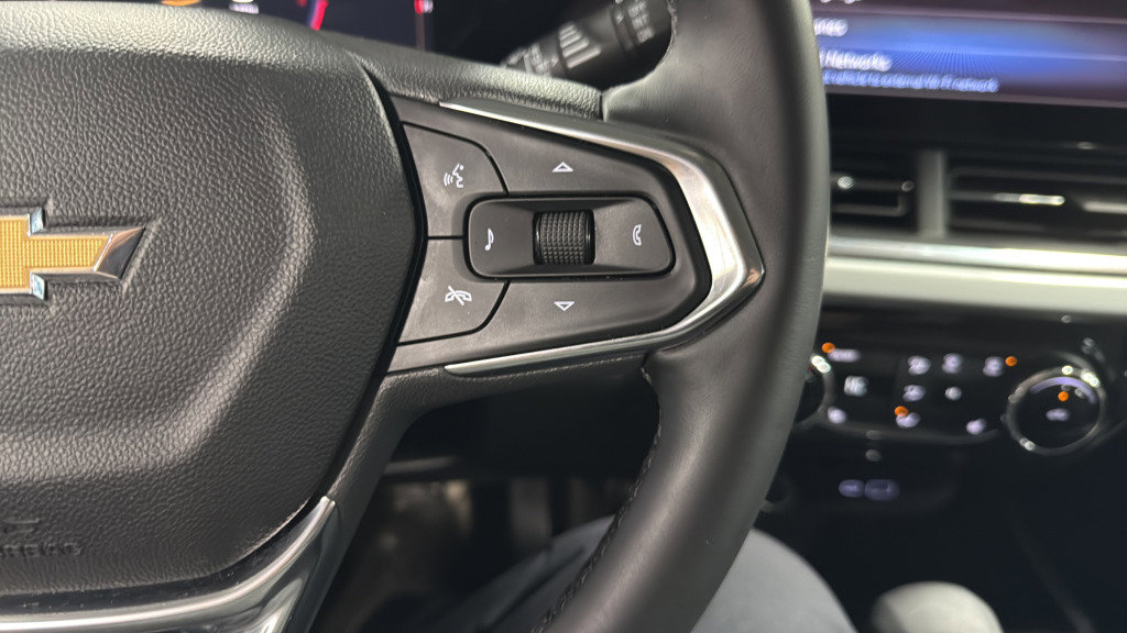 Used 2025 Chevrolet Trax LT w/ LT Convenience Package image 20