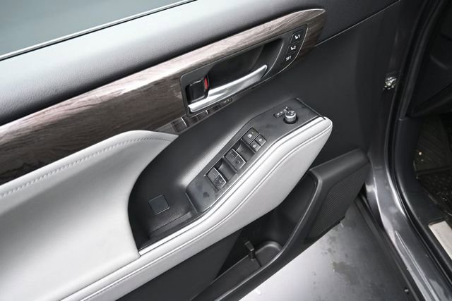 Used 2023 Toyota Highlander Platinum AWD/4WD image 22