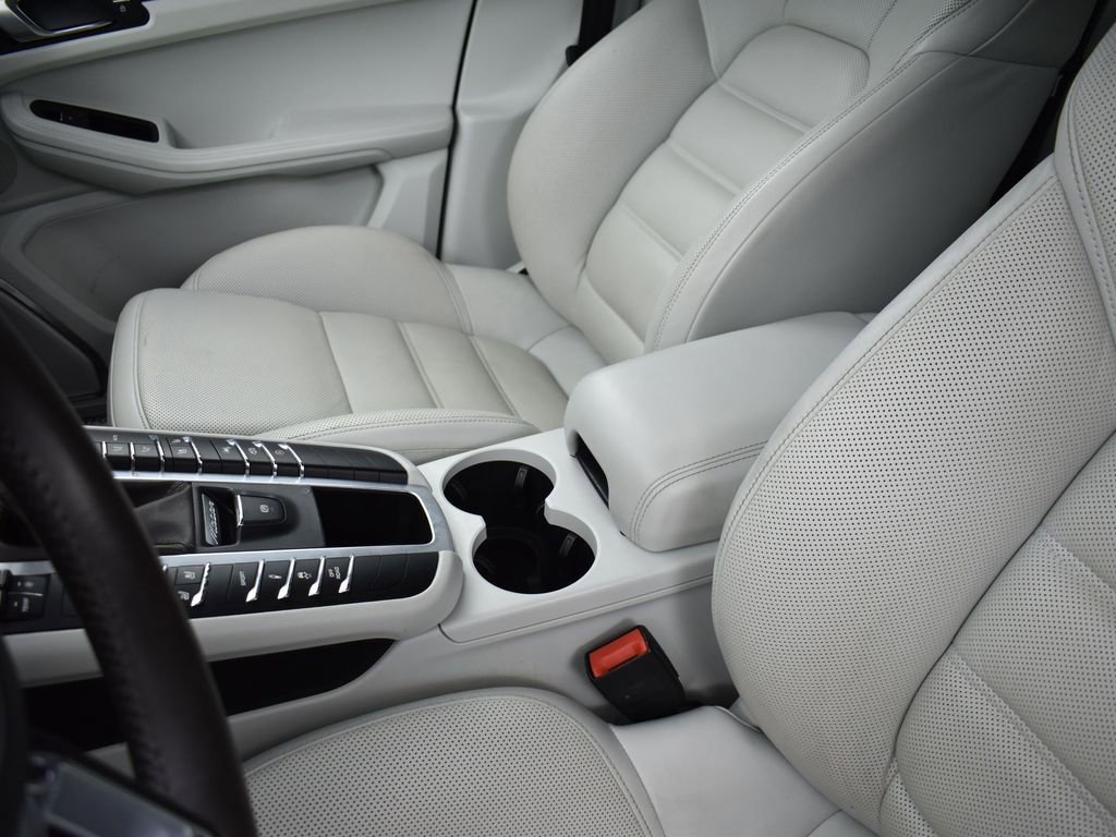 Used 2020 Porsche Macan Turbo image 13
