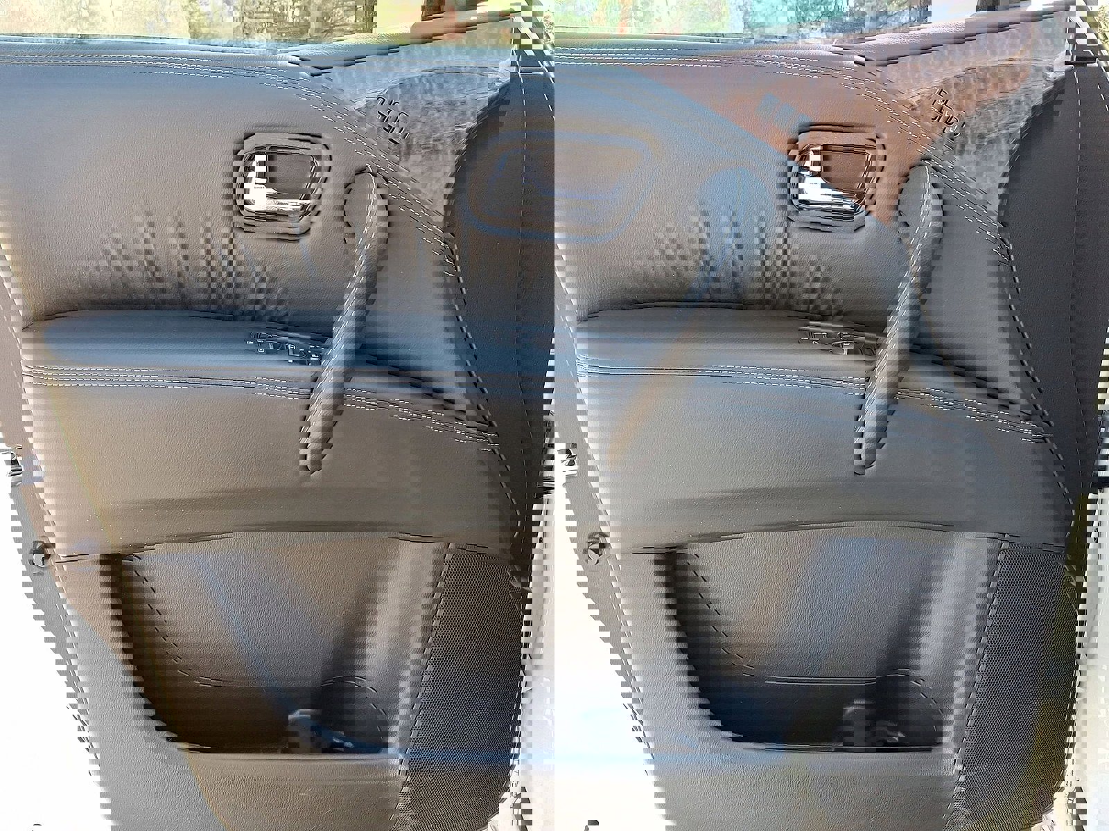 Used 2017 Nissan Armada Platinum w/ Captain Seat Package image 10