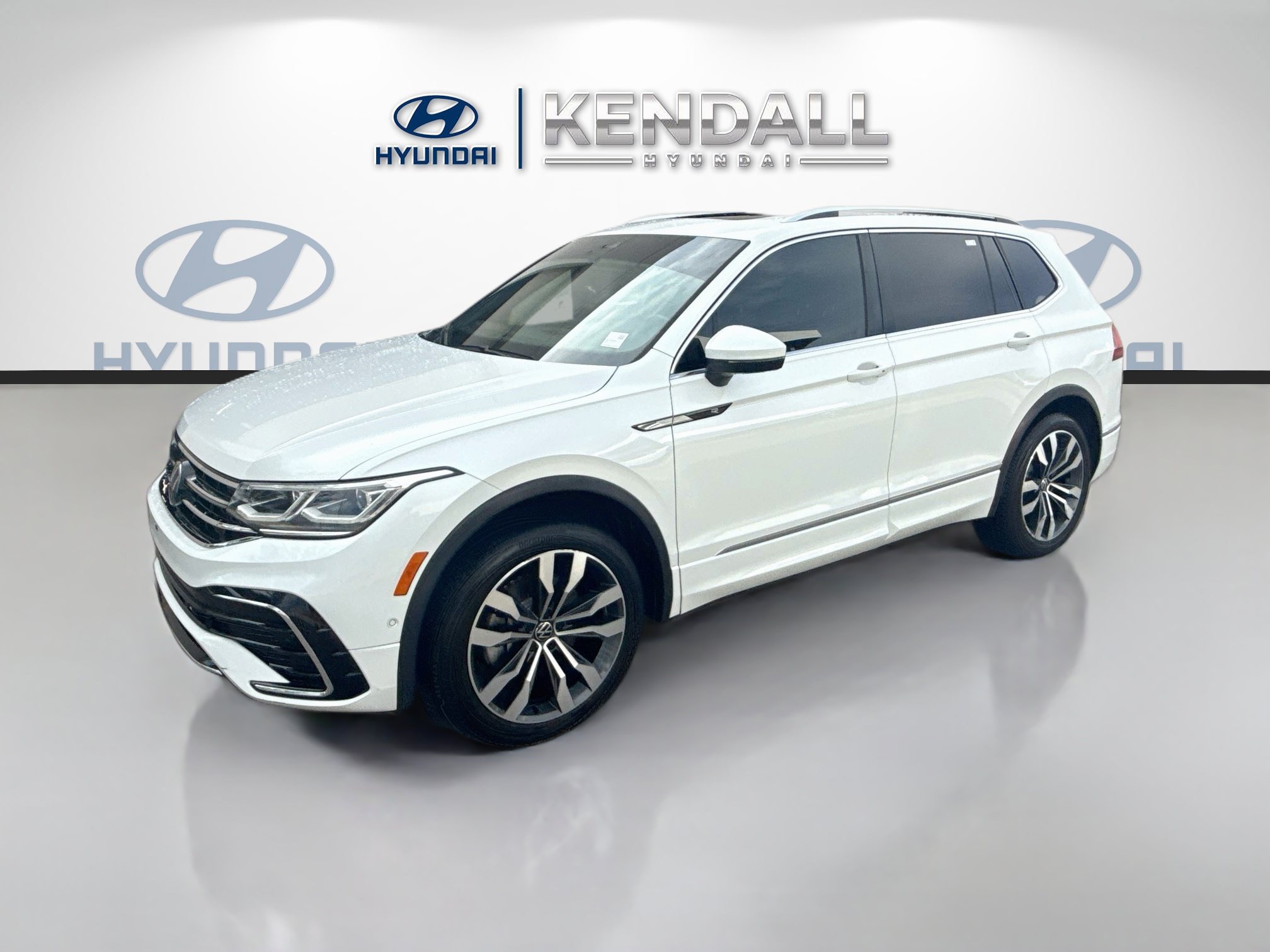 Used 2022 Volkswagen Tiguan SEL R-Line AWD/4WD image 3