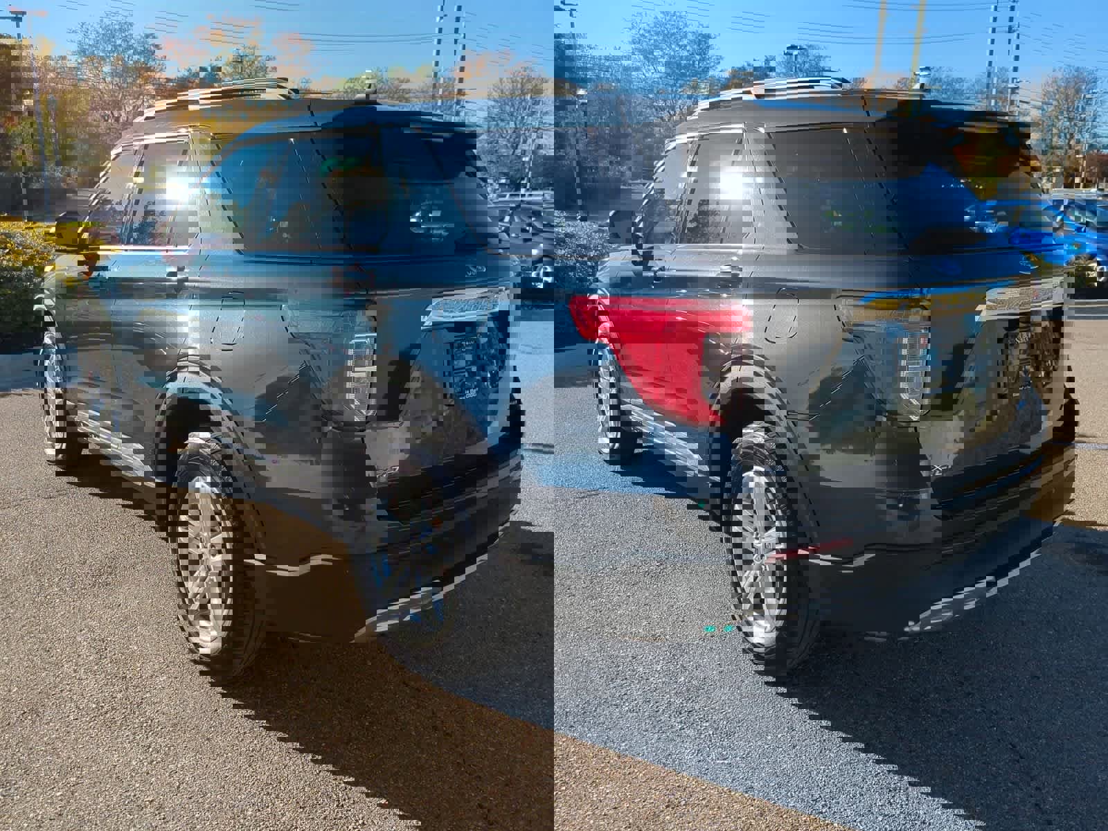 Used 2022 Ford Explorer XLT w/ Equipment Group 202A image 6