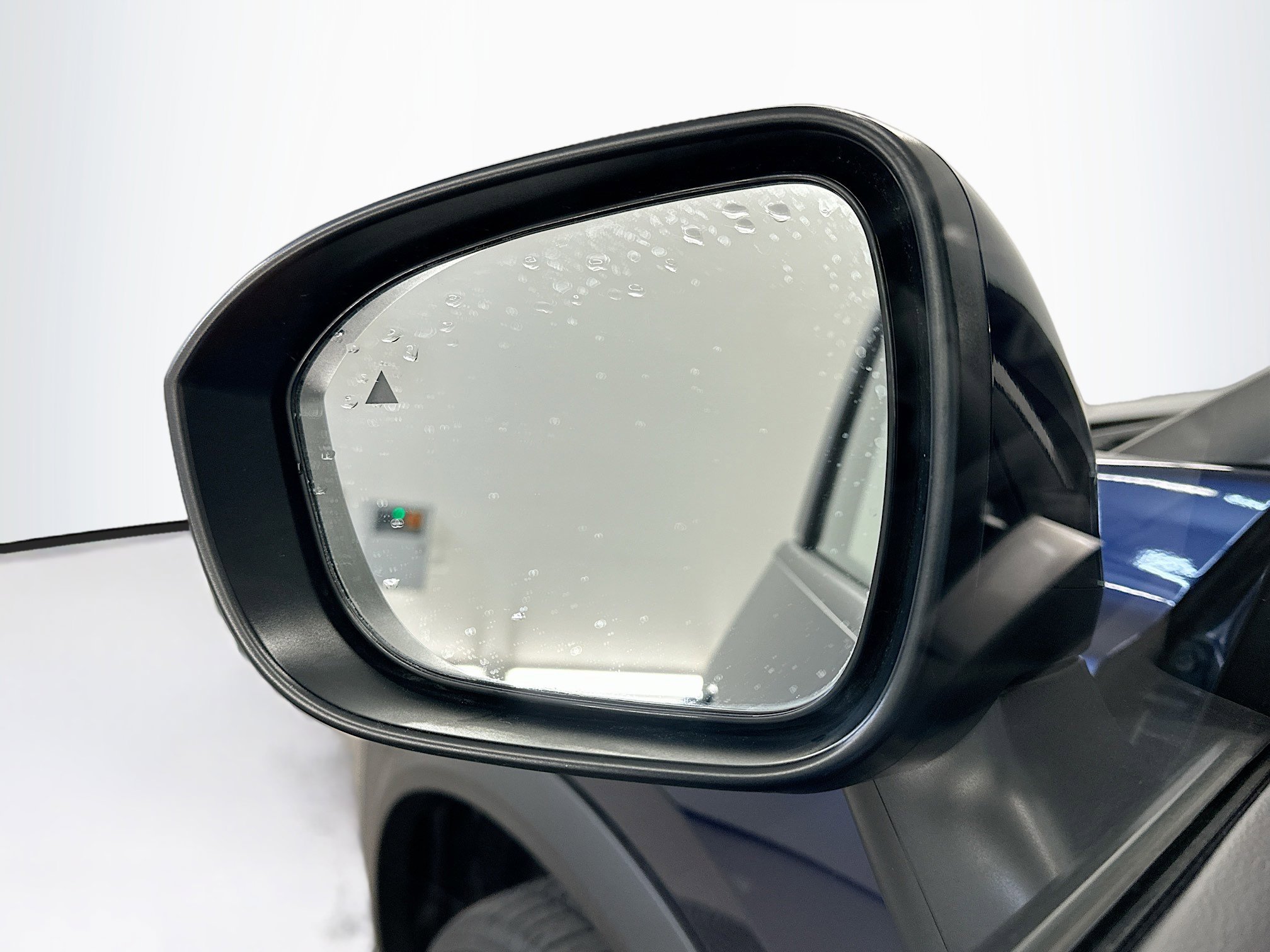 Used 2025 Nissan Rogue SV AWD/4WD image 16