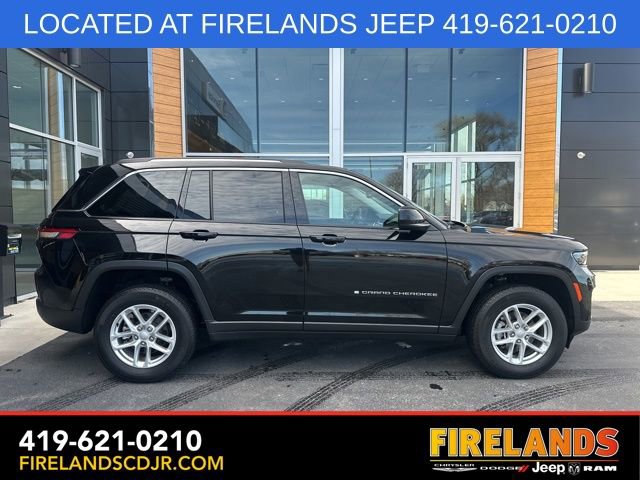 Used 2023 Jeep Grand Cherokee Laredo w/ Luxury Tech Group I image 12