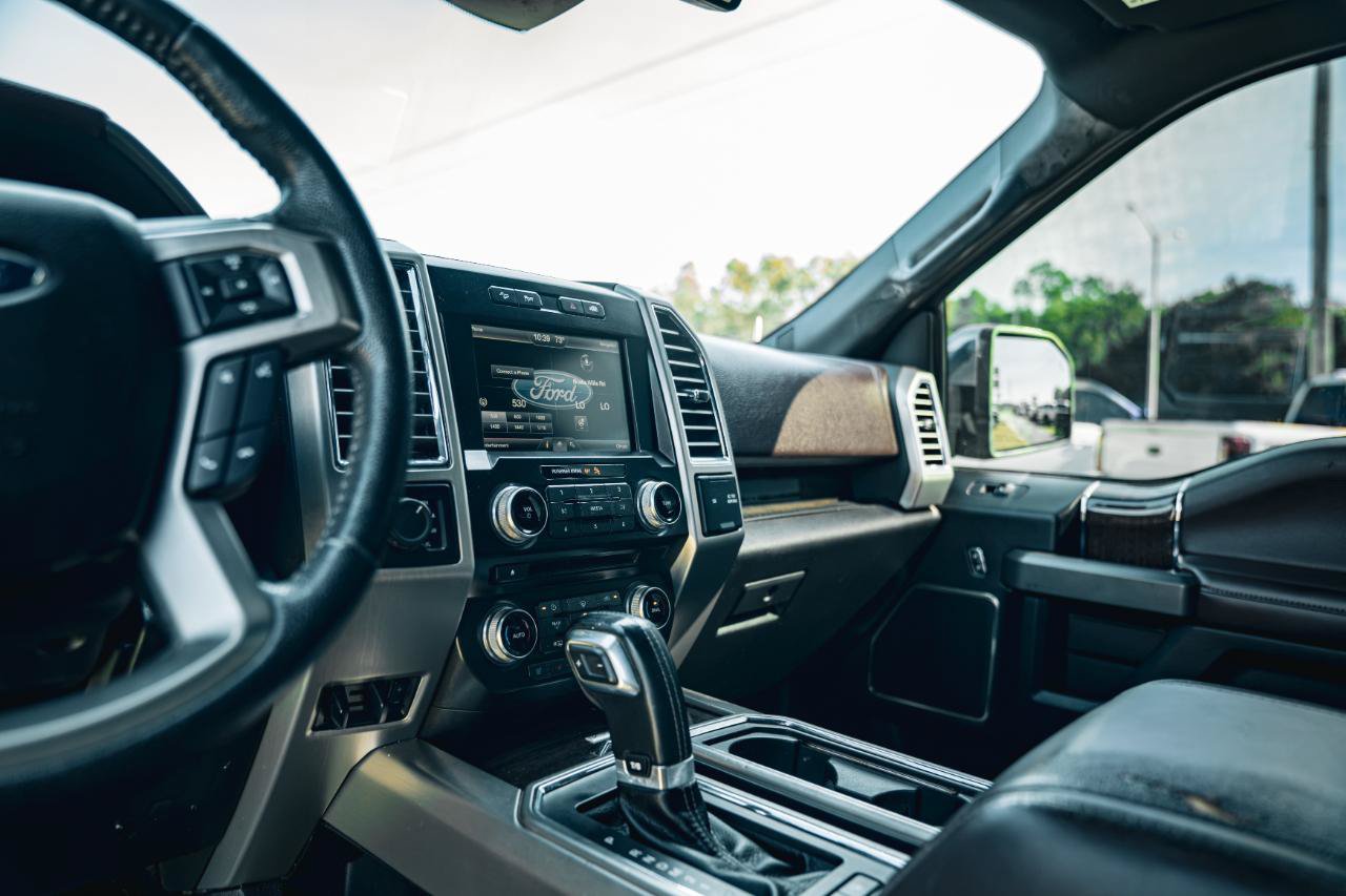 Used 2015 Ford F150 Platinum w/ Equipment Group 701A Luxury AWD/4WD image 21