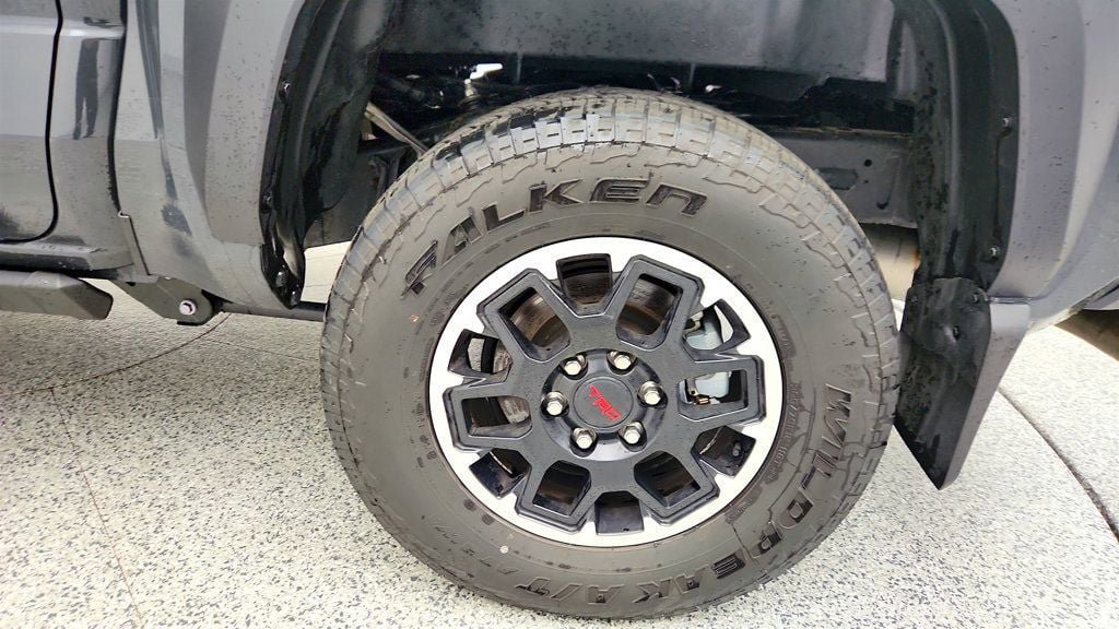 Used 2025 Toyota Tacoma TRD Off-Road AWD/4WD image 9