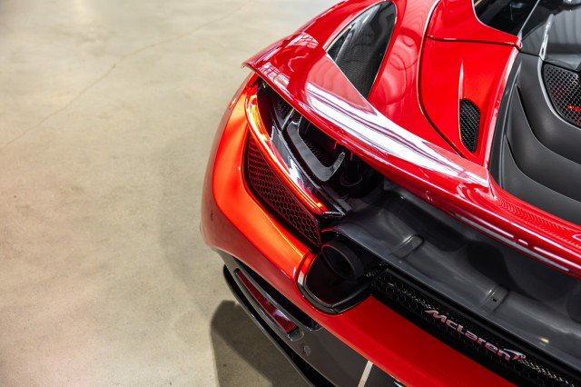 Used 2022 McLaren 720S Performance RWD image 18