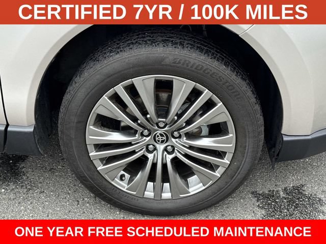 Used 2024 Toyota Venza XLE AWD/4WD image 7