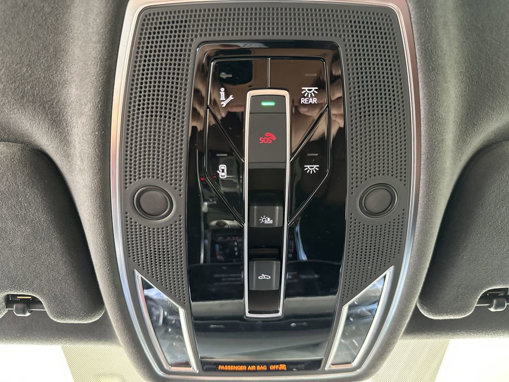 Used 2024 Audi S8 AWD/4WD image 25