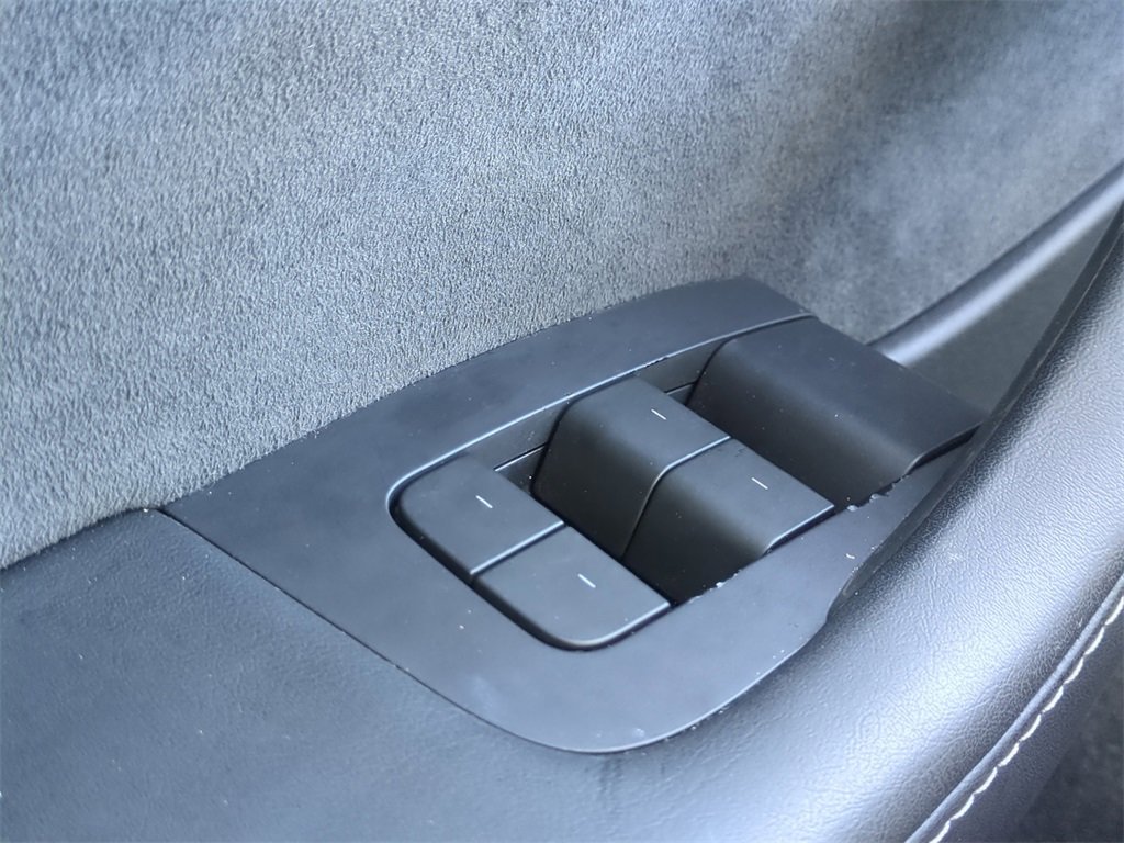 Used 2023 Tesla Model Y Performance image 27