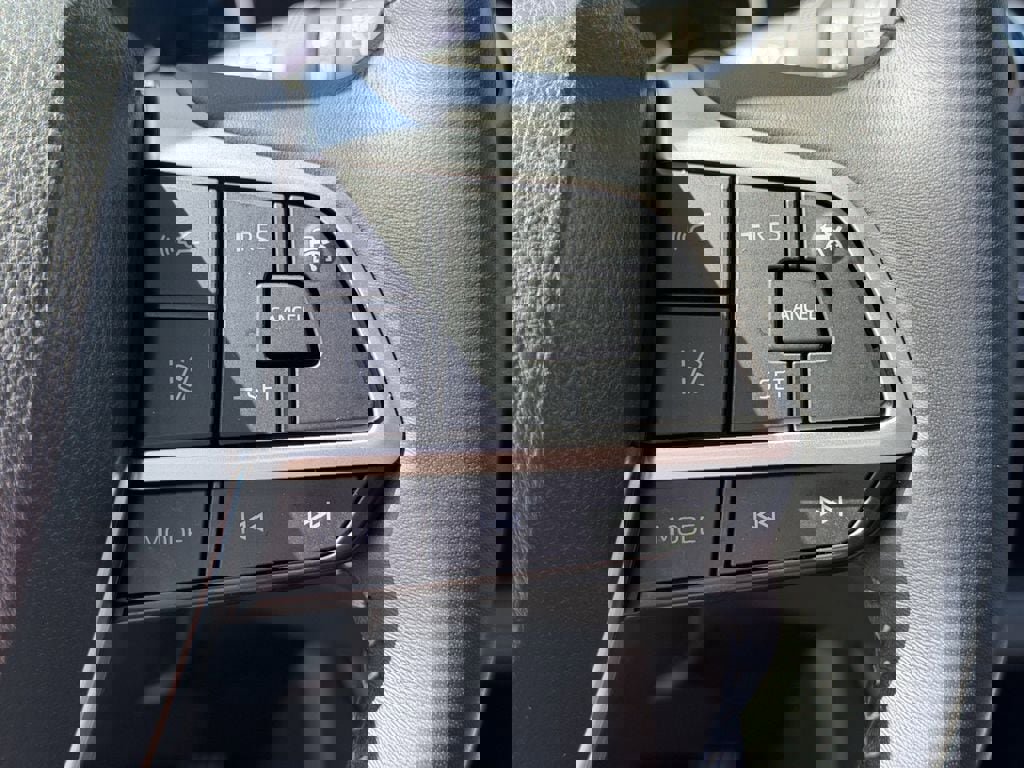 Used 2025 Toyota Highlander LE image 23