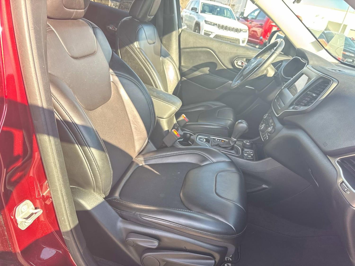 Used 2019 Jeep Cherokee Latitude Plus image 23