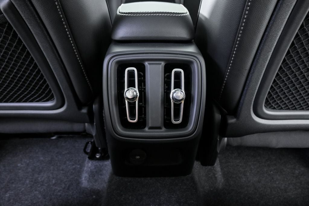 New 2026 Volvo XC40 B5 Core AWD/4WD image 19