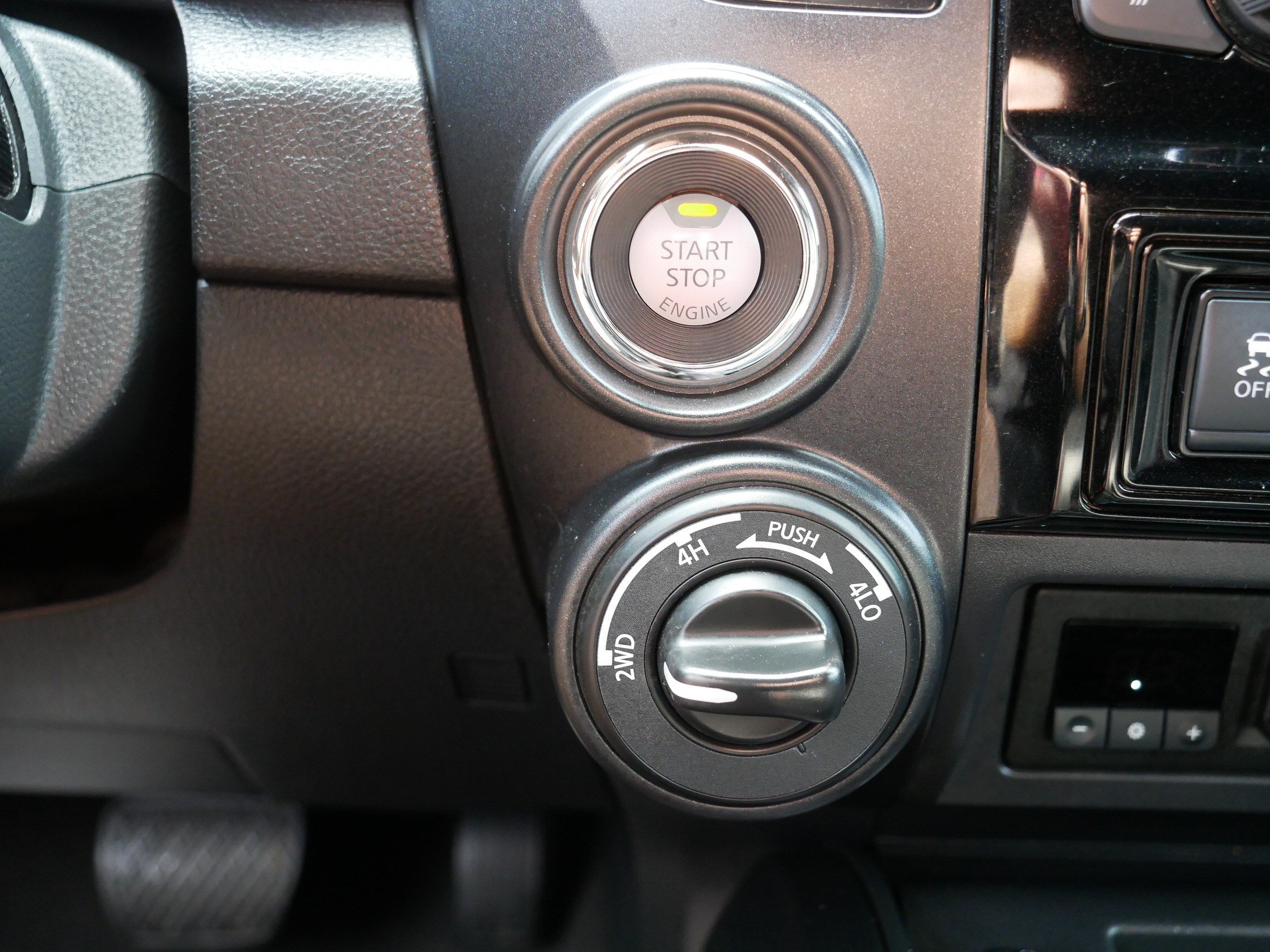 Certified 2024 Nissan Titan PRO-4X w/ Pro-4x Convenience Package AWD/4WD image 31