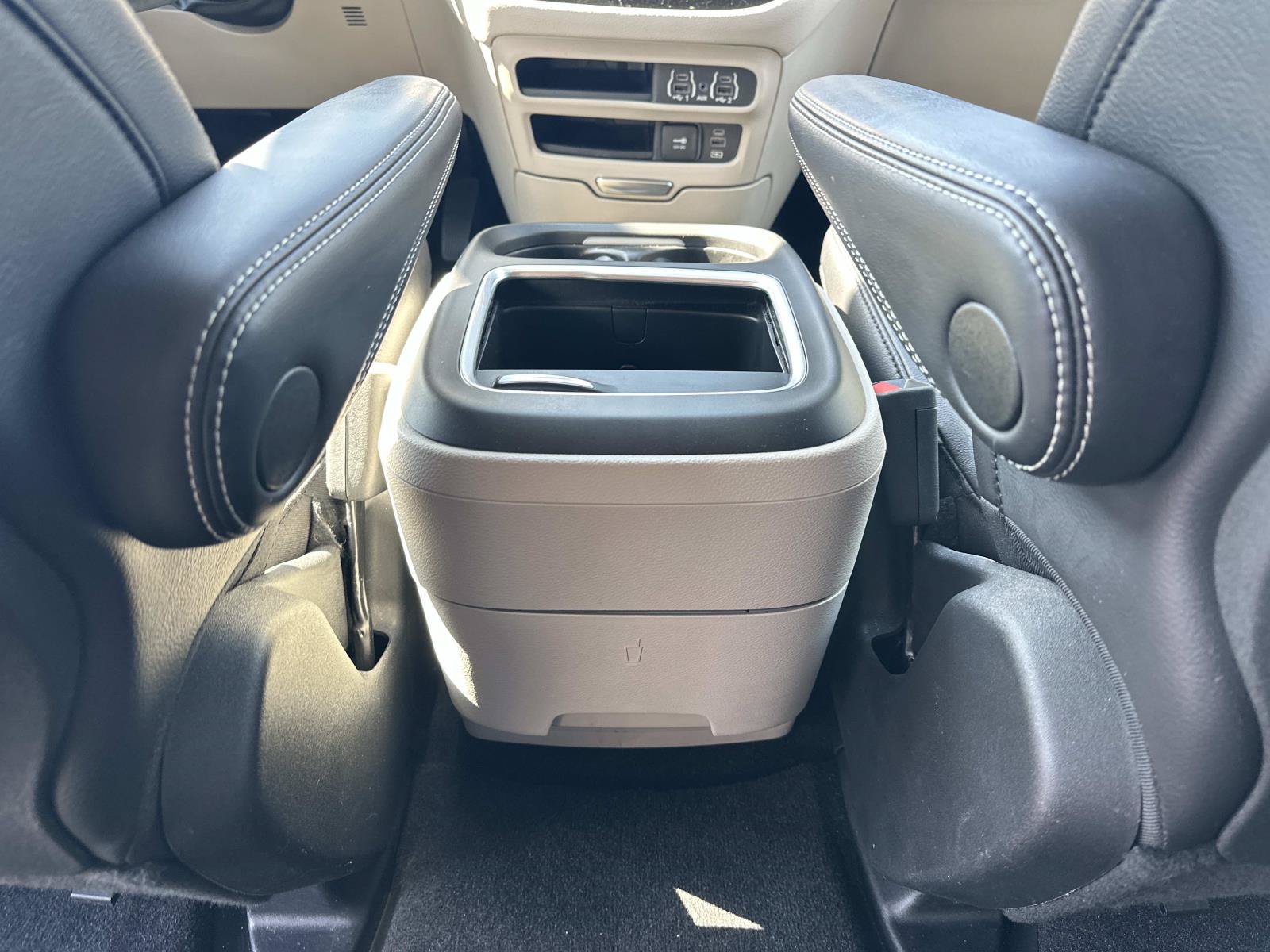 Used 2022 Chrysler Pacifica Touring-L FWD image 14