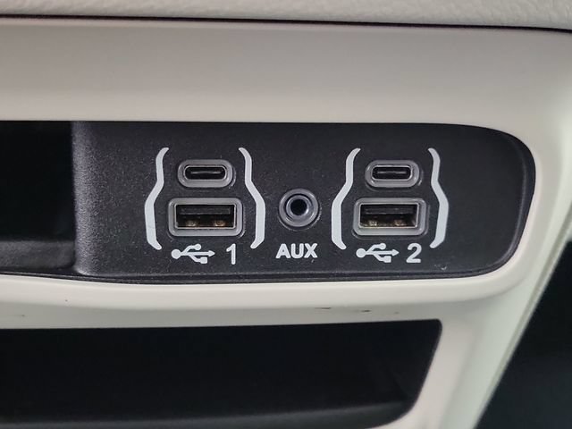 Used 2024 Chrysler Voyager LX FWD image 30