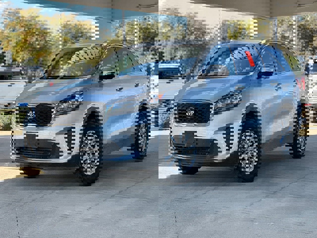 Used 2020 Kia Sorento LX image 3