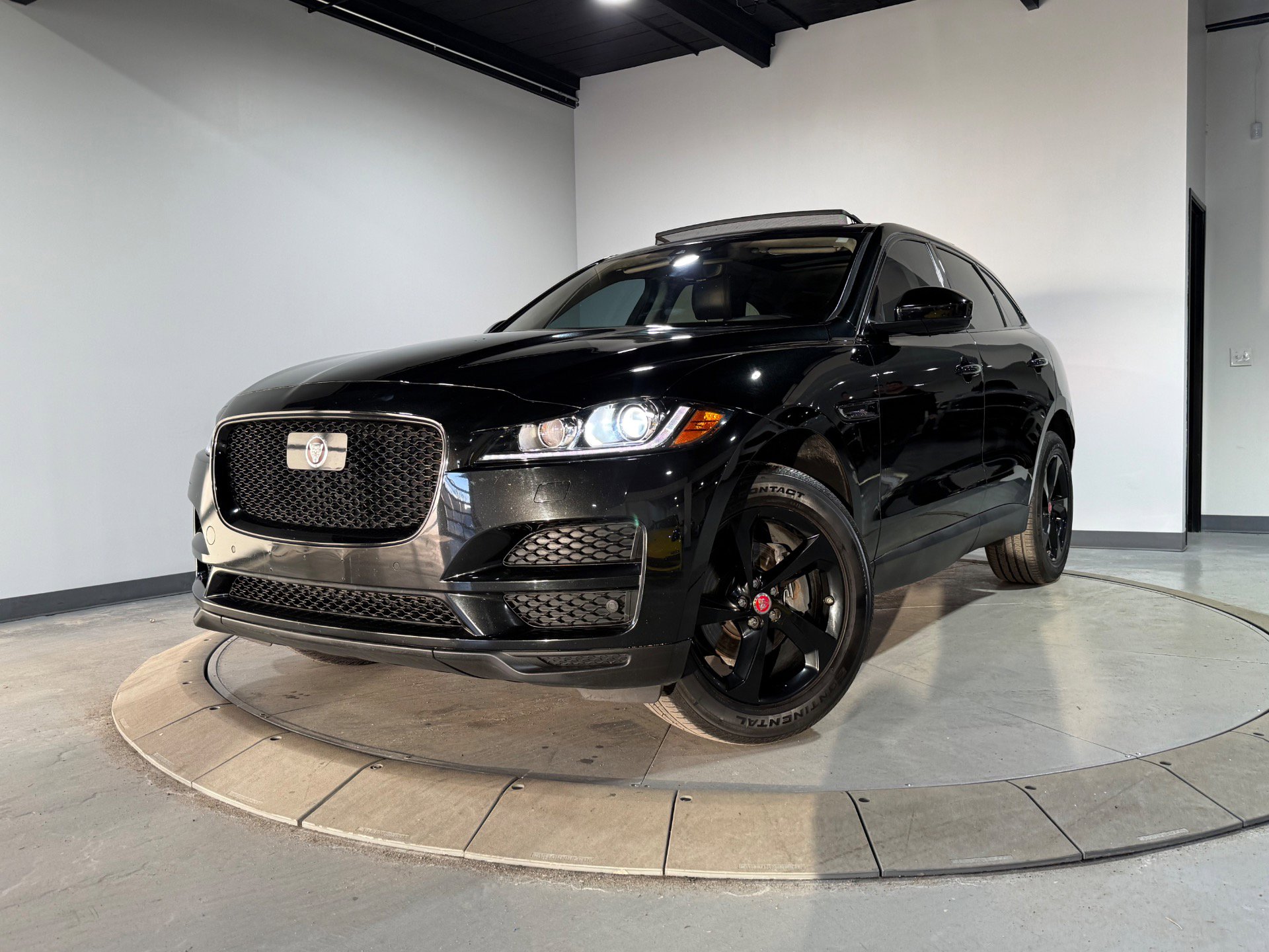 Used 2020 Jaguar F-PACE Prestige AWD/4WD image 1
