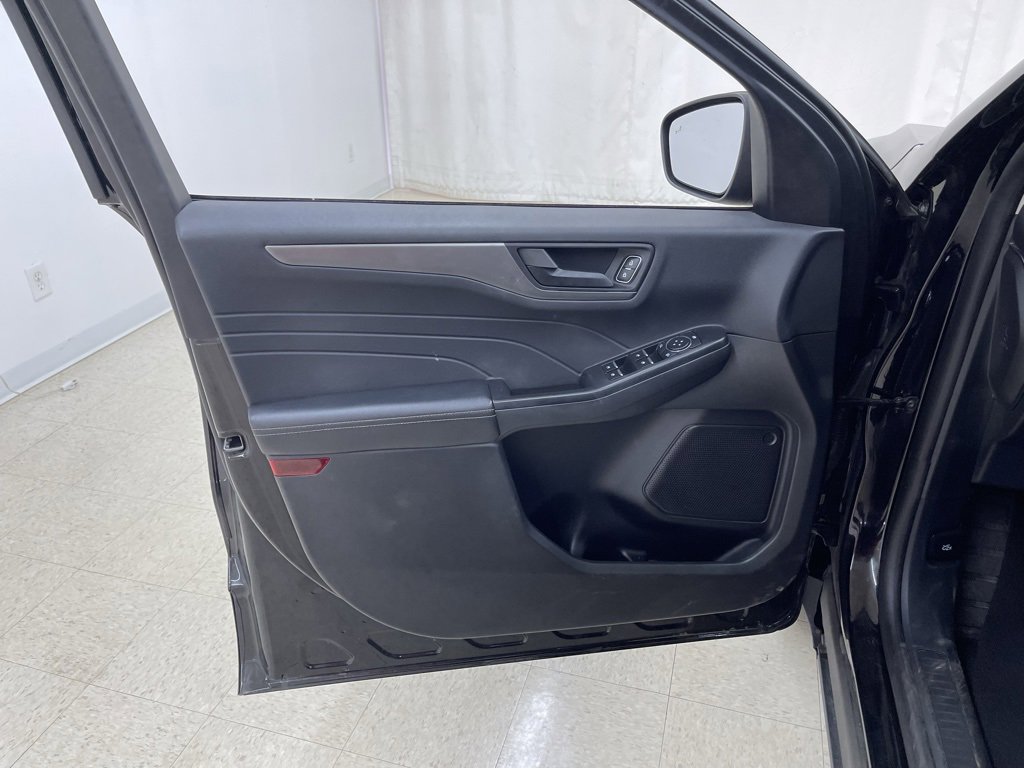 Used 2025 Ford Escape Active image 17