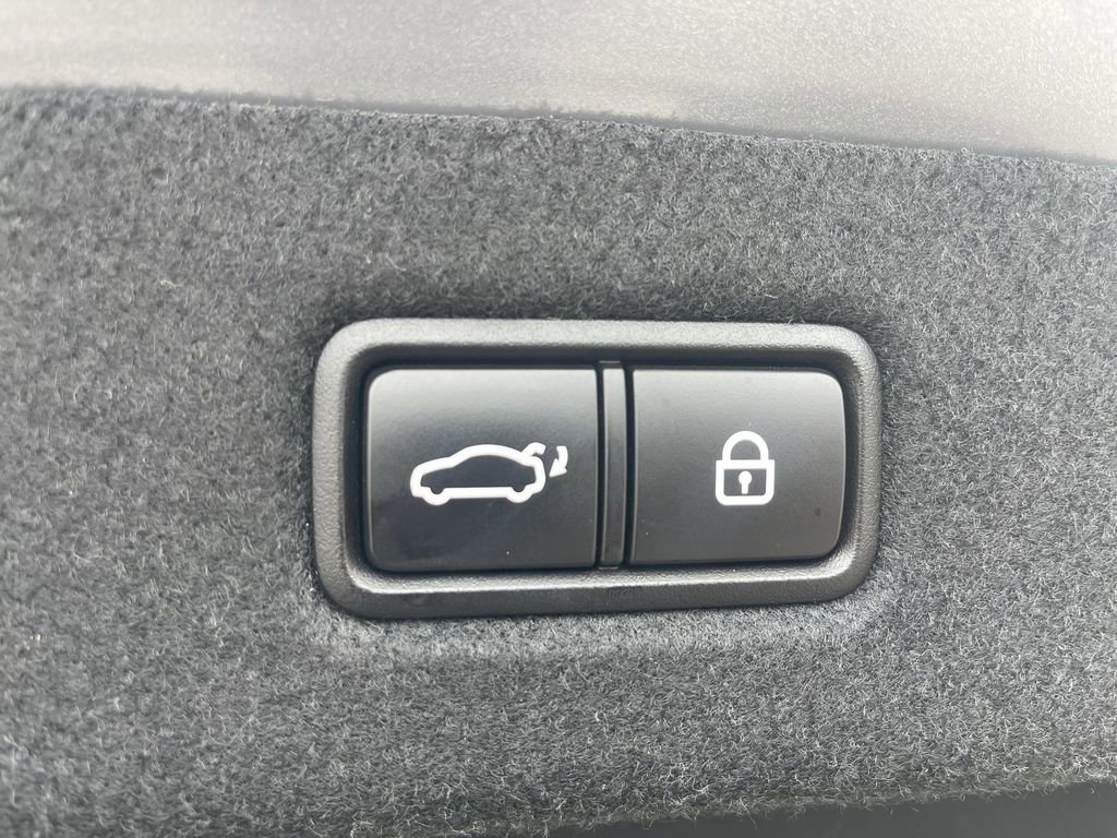 Used 2018 Genesis G90 5.0 Ultimate image 16