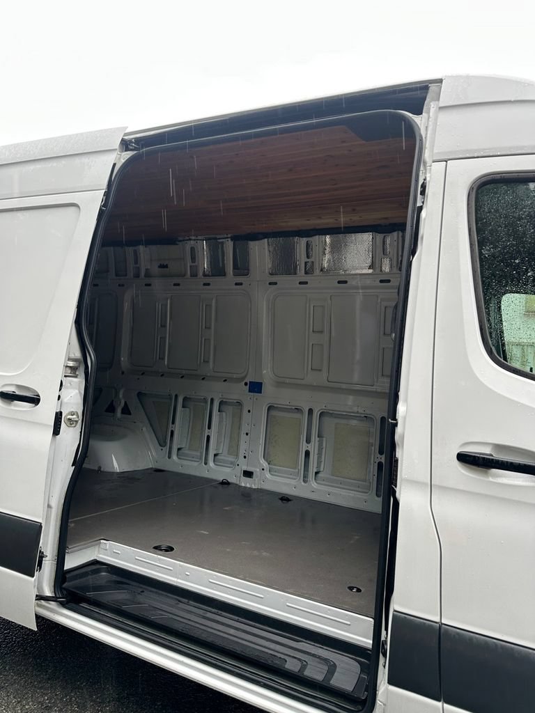 Used 2021 Mercedes-Benz Sprinter 3500 image 26