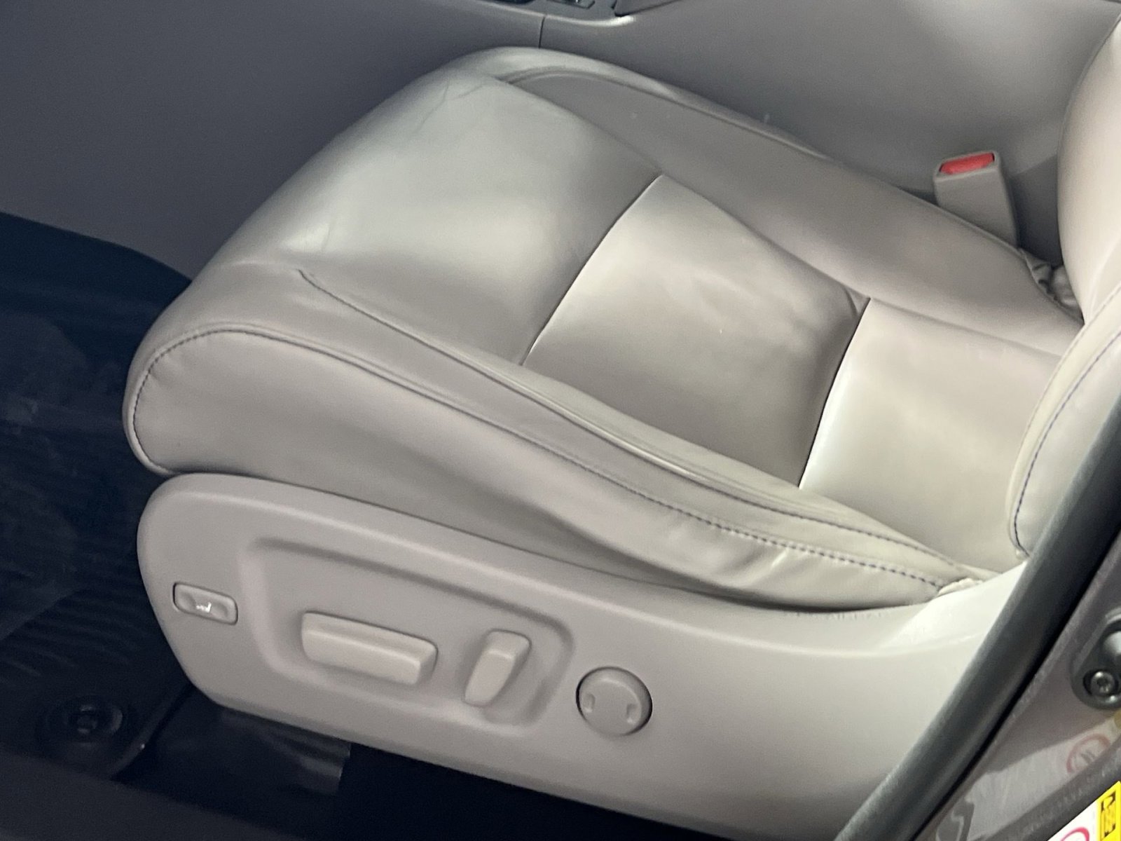 Used 2018 Toyota Highlander XLE image 12