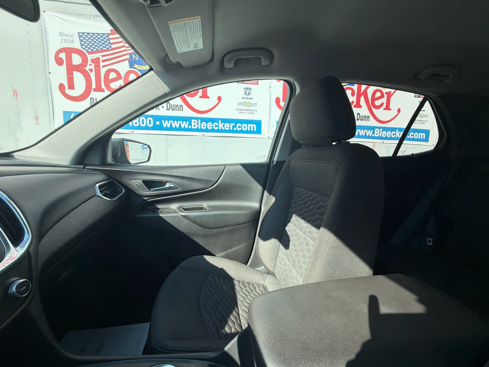 Used 2020 Chevrolet Equinox LT FWD image 28