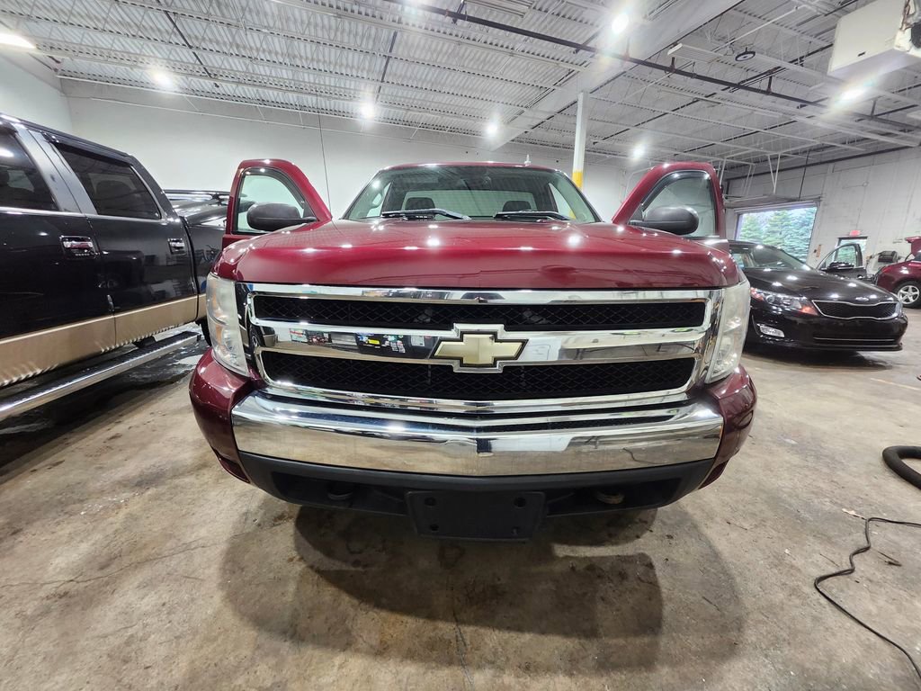 Used 2008 Chevrolet Silverado 1500 LT w/ Suspension Package, Off-Road AWD/4WD image 8