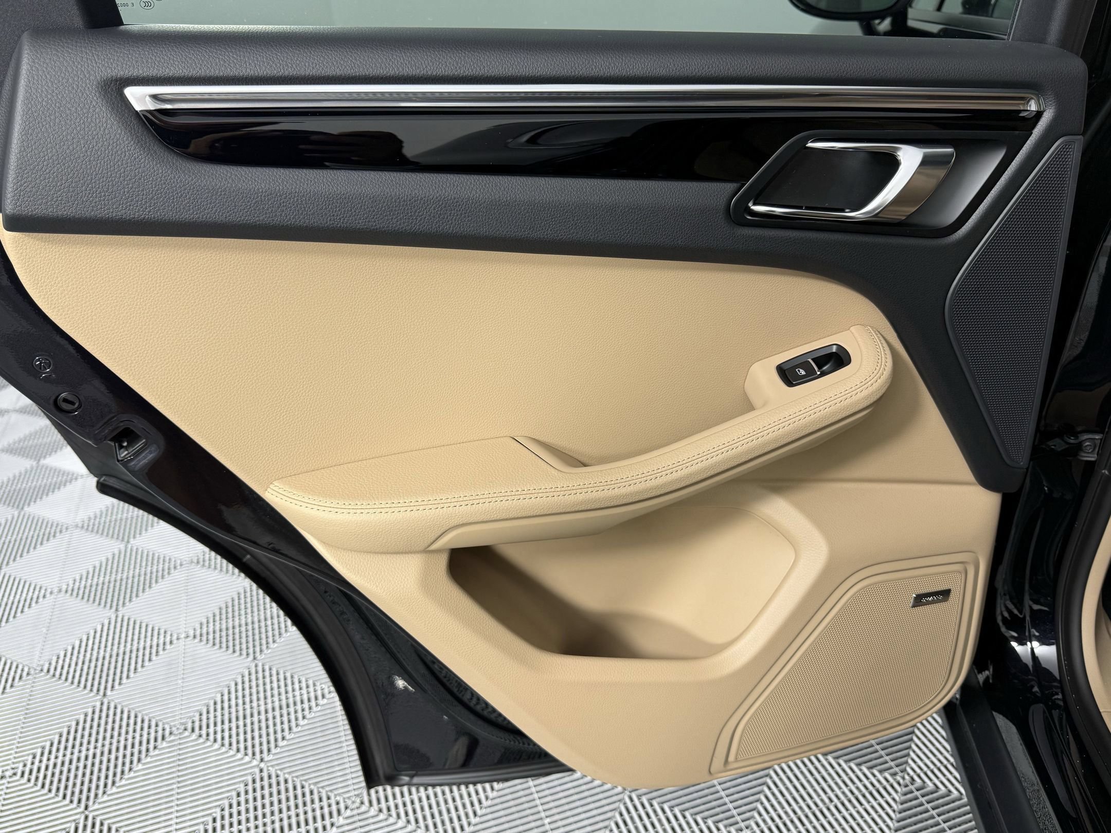 Certified 2026 Porsche Macan AWD/4WD image 27