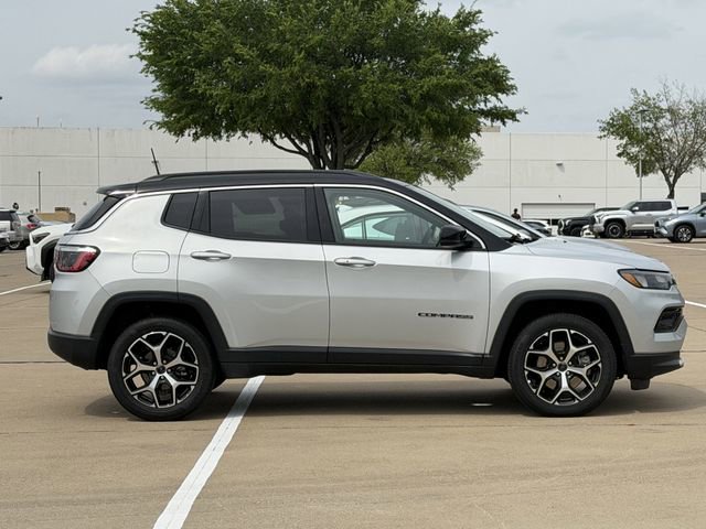 Used 2025 Jeep Compass Limited AWD/4WD image 3