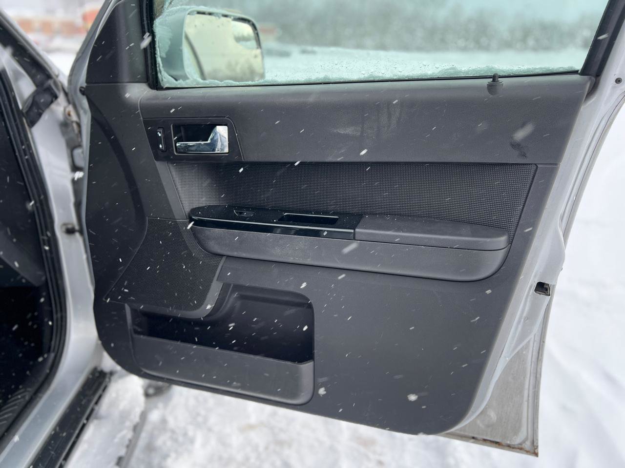 Used 2011 Ford Escape Limited w/ 302A Rapid Spec Order Code image 34