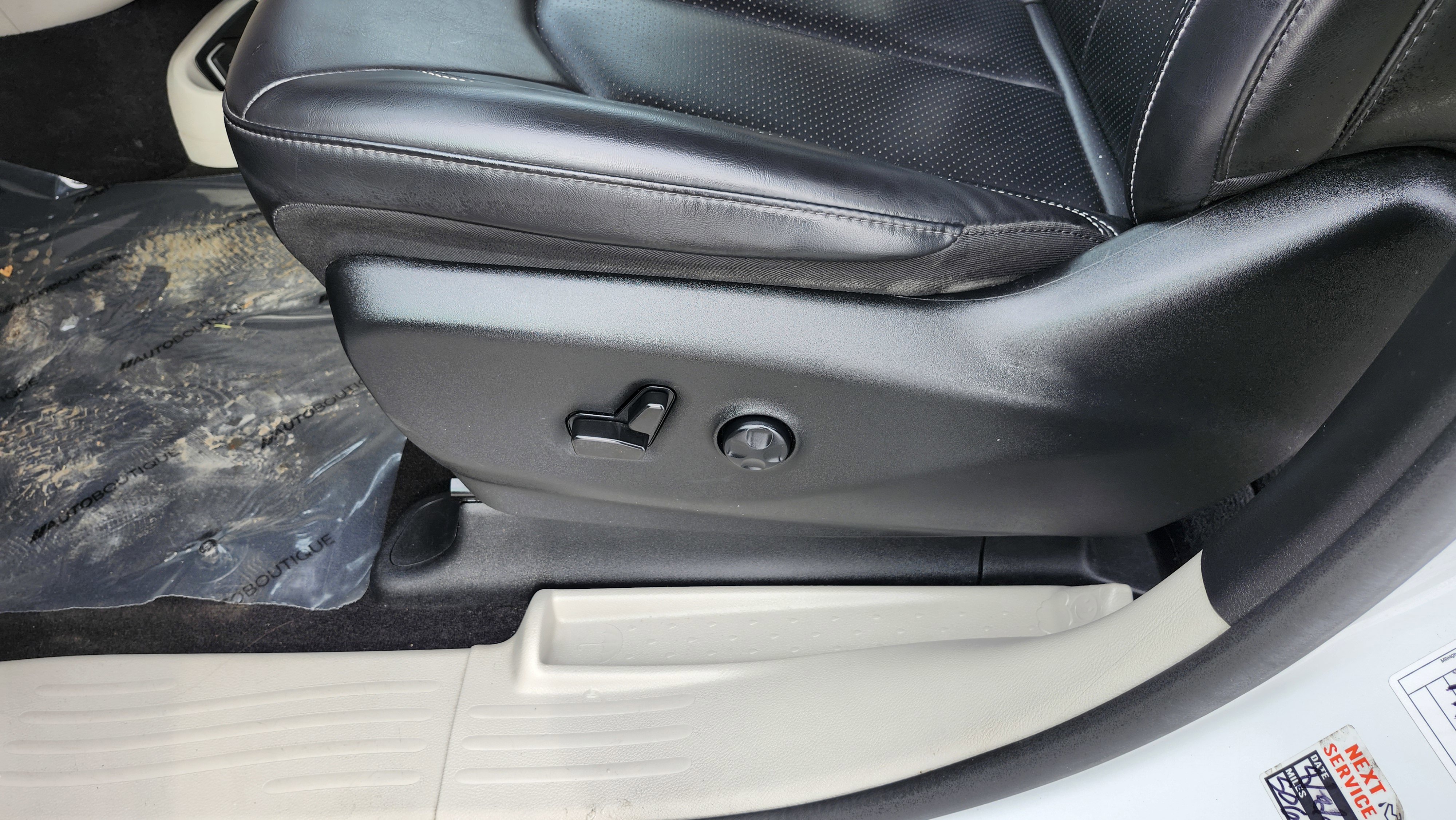 Used 2023 Chrysler Pacifica Touring-L image 21