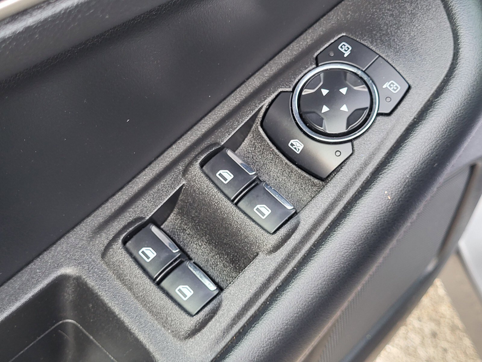 Certified 2024 Ford Edge SEL image 18